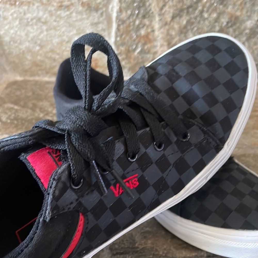 Vans - Picture 5 of 7